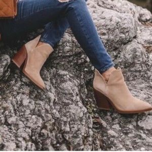 Vince Camuto Bibestie, Size 7